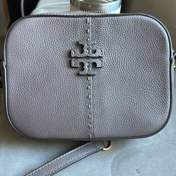 Tory Burch McGraw Camera Bag Silver Maple Crossbody Bag with Gold Hardware - Picture 9 of 9